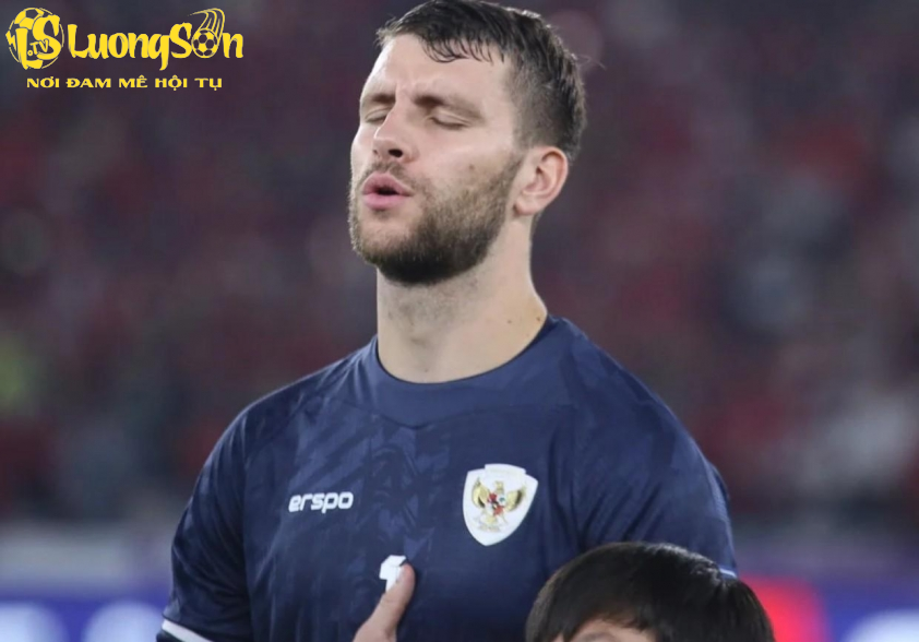Maarten Paes bị treo giò vì đã nhận đủ thẻ vàng